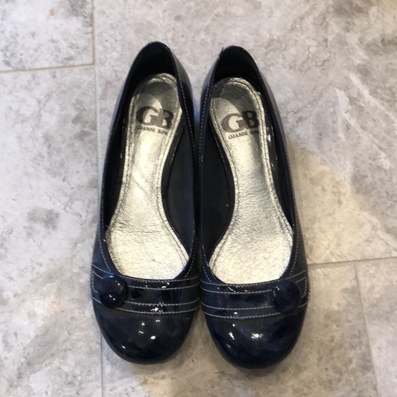 COPY - Shoes - Picture 1 of 2